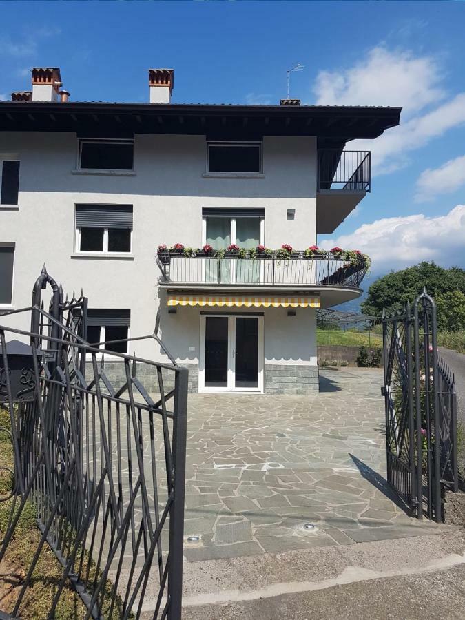 Ml House Villa Costa Volpino Buitenkant foto